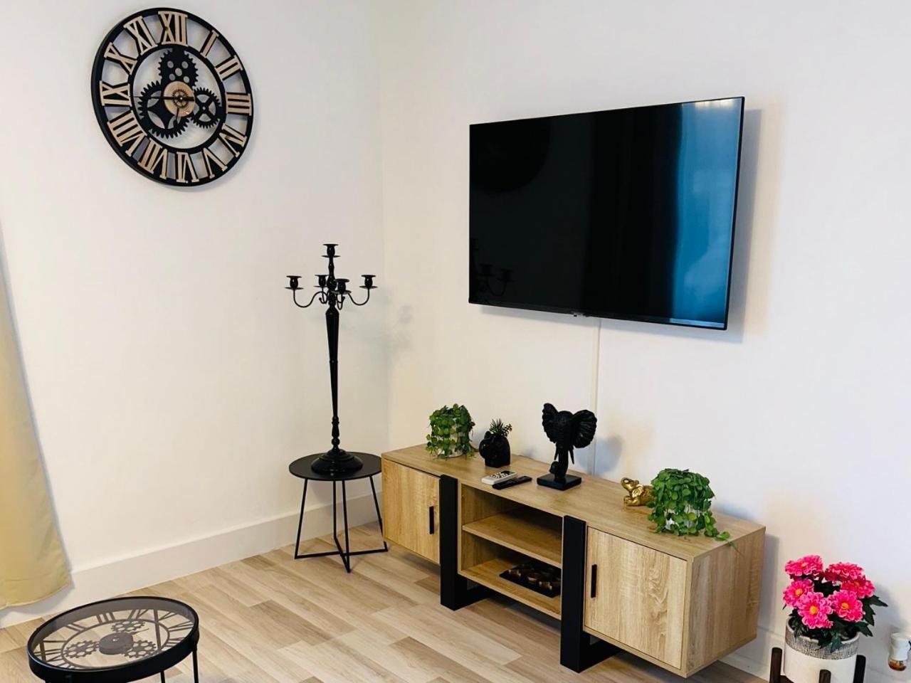 Les Appartements Du Mas - Rose Marie Aigues-Mortes Extérieur photo