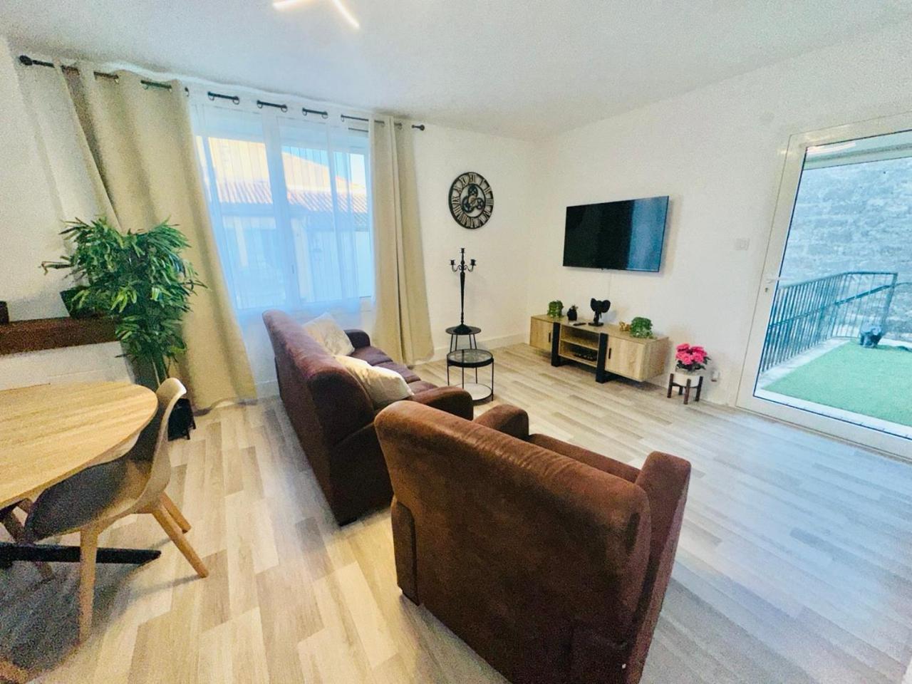 Les Appartements Du Mas - Rose Marie Aigues-Mortes Extérieur photo