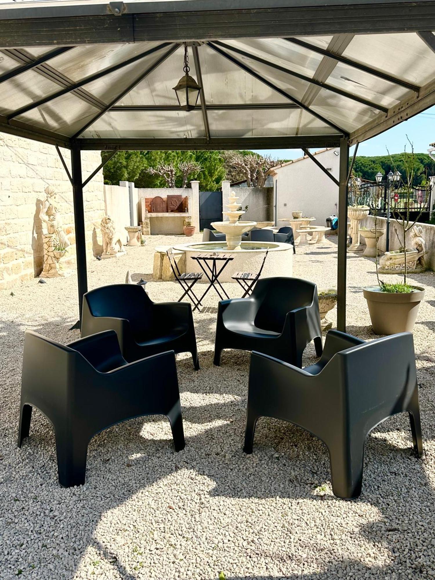 Les Appartements Du Mas - Rose Marie Aigues-Mortes Extérieur photo
